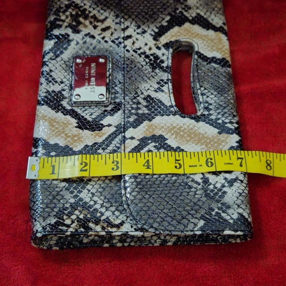 Nine West Snakeskin Pattern Clutch-Black, Tan, & Cream - Picture 5 of 6